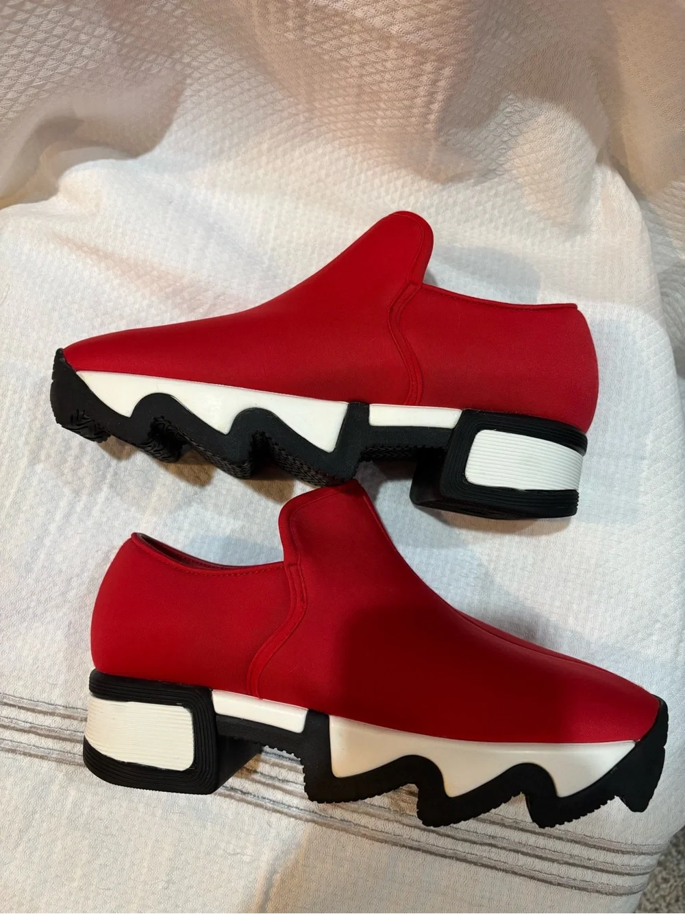 iRi NYC WES I Red Neoprene Platform Sneakers Wavy Sole Futuristic Size Women’s 7